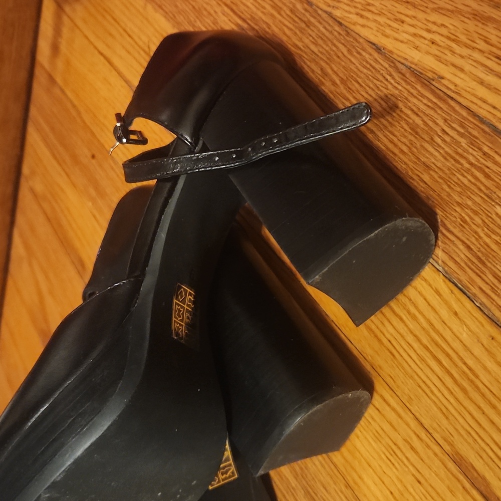 Jeffrey Campbell Black Platform Shoes - Picture 7 of 10